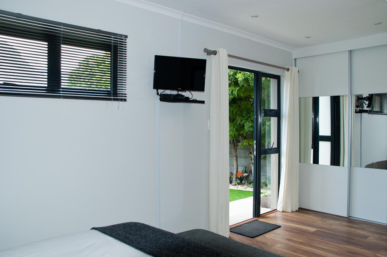 Somersby Guest House เฮาต์เบย์ ภายนอก รูปภาพ