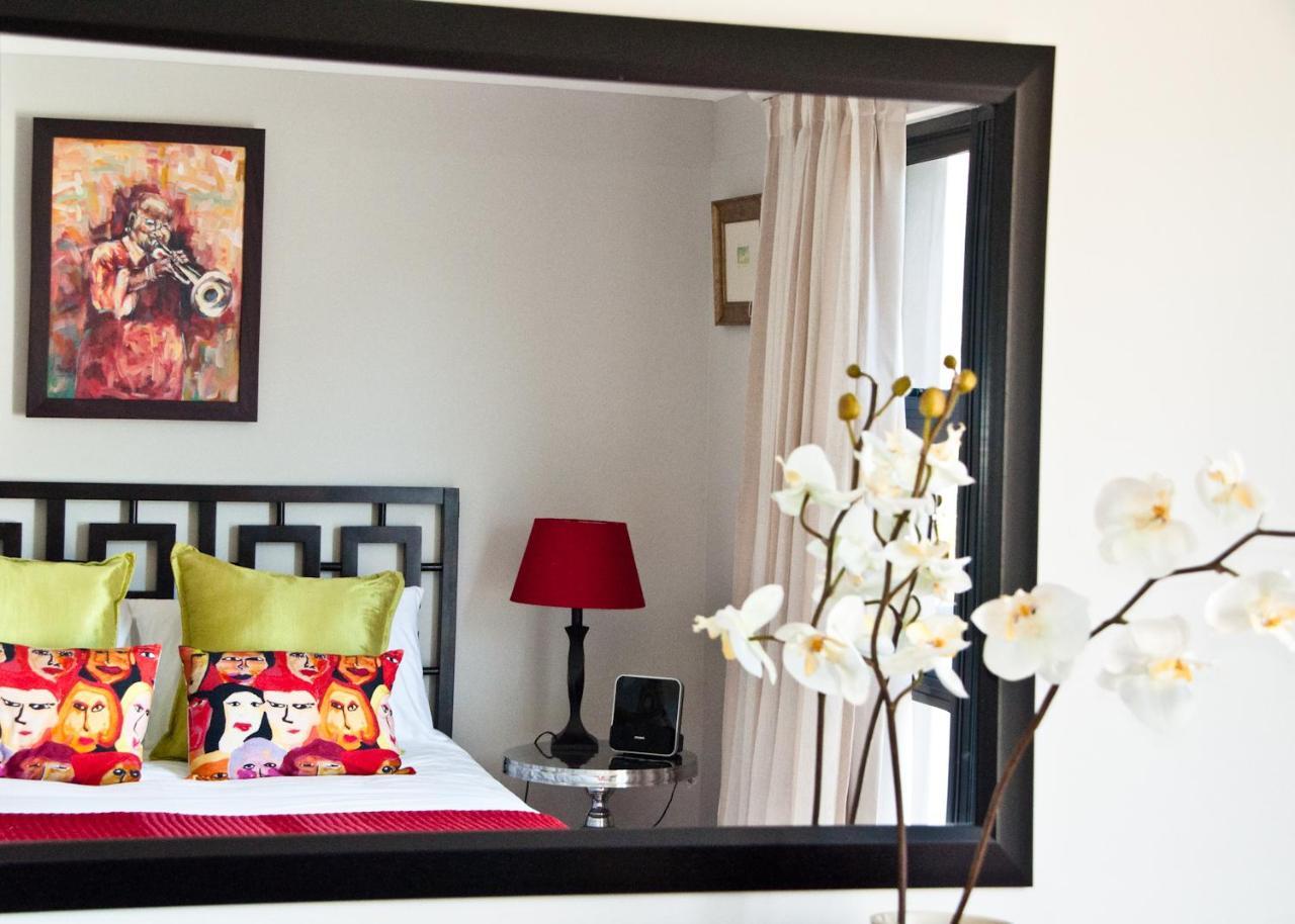 Somersby Guest House เฮาต์เบย์ ภายนอก รูปภาพ