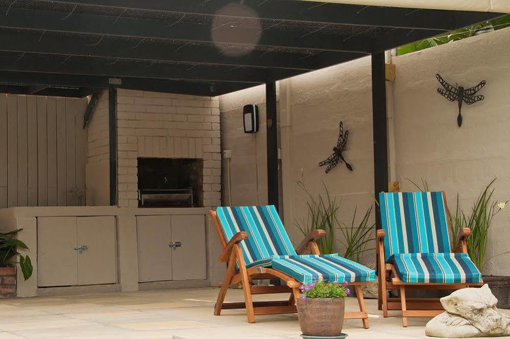 Somersby Guest House เฮาต์เบย์ ภายนอก รูปภาพ